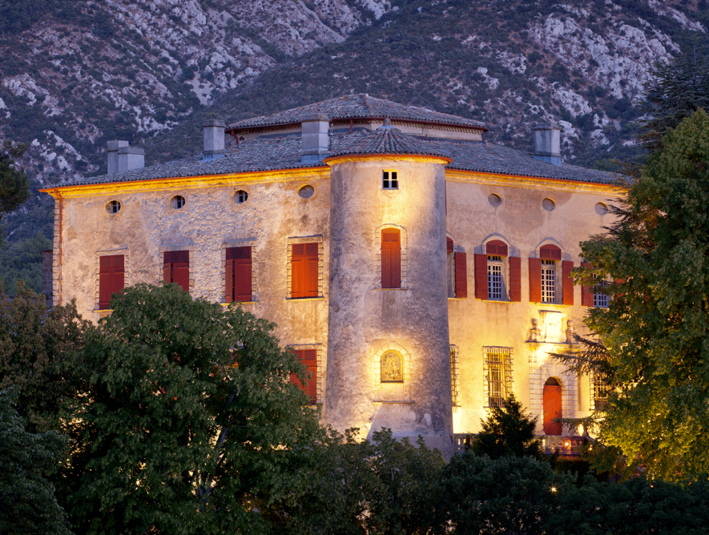 un beau château pour des photos de mariage originales