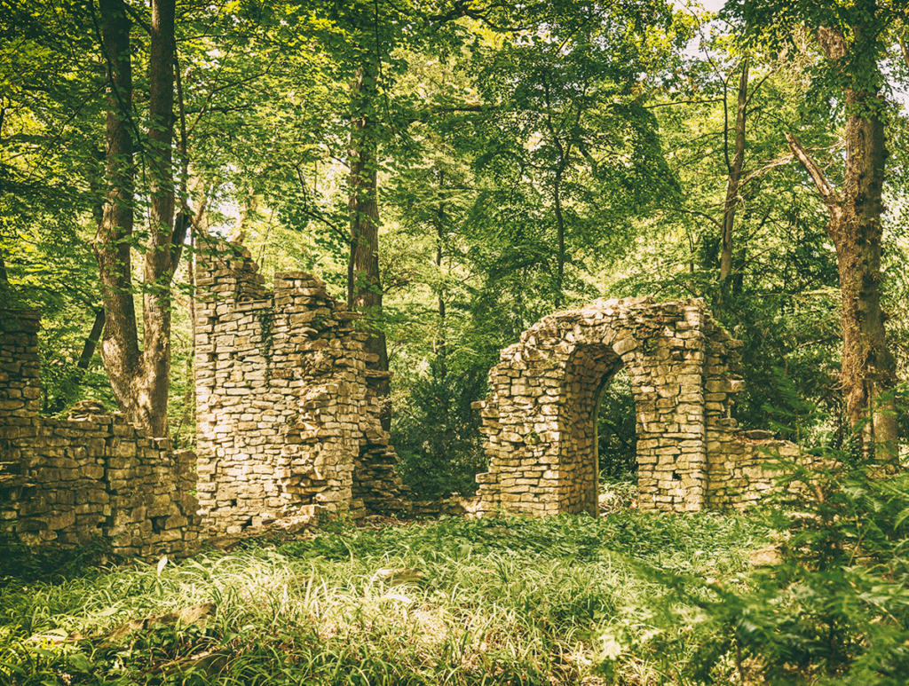 belles ruines utilisées comme décor pour les vidéos de votre mariage